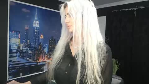 laras_moans online show from December 12, 8:47 am