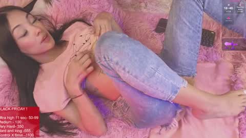 Snapshot of larastanford01 chatting on December 13, 6:10 am Lara Give it a thumbs up please its important  online show from December 13, 6:10 am