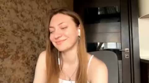 Snapshot of lareebuggie chatting on June 24, 12:37 pm Eva online show from June 24, 12:37 pm