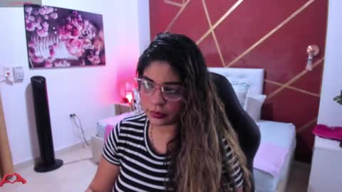 Snapshot of laris_park chatting on December 2, 5:15 am laris_park online show from December 2, 5:15 am