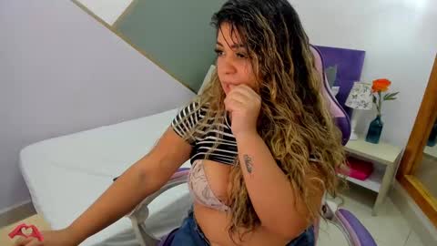 Snapshot of laris_park chatting on December 16, 11:01 am laris_park online show from December 16, 11:01 am