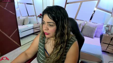 Snapshot of laris_park chatting on January 2, 4:41 am laris_park online show from January 2, 4:41 am