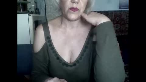 Snapshot of larisaq4ugo24 chatting on June 6, 7:35 am larisaq4ugo24 online show from June 6, 7:35 am