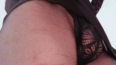 Snapshot of larissa_kitten chatting on December 1, 8:09 pm Larissa online show from December 1, 8:09 pm