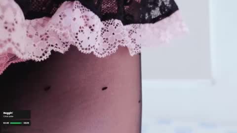 Snapshot of larissa_kitten chatting on February 23, 1:10 pm Larissa online show from February 23, 1:10 pm