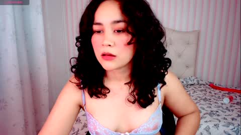 Snapshot of larissalove_doll chatting on January 25, 1:32 am Larissas online show from January 25, 1:32 am