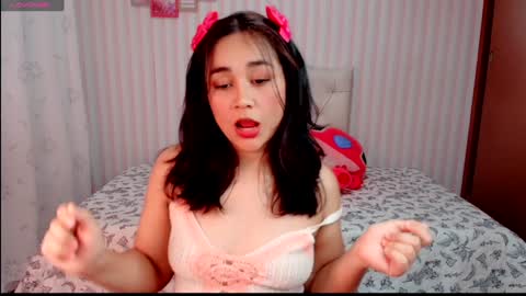 Snapshot of larissalove_doll chatting on February 1, 2:05 am Larissas online show from February 1, 2:05 am