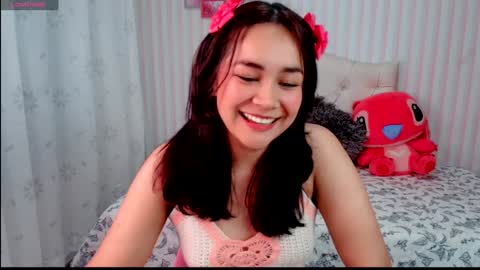 Snapshot of larissalove_doll chatting on February 3, 1:19 am Larissas online show from February 3, 1:19 am