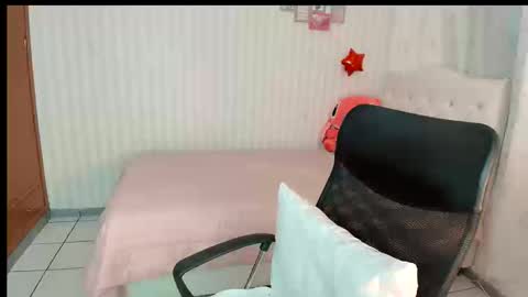 Snapshot of larissalove_doll chatting on September 11, 8:53 pm Larissas online show from September 11, 8:53 pm