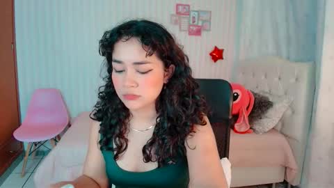 Snapshot of larissalove_doll chatting on September 12, 6:52 pm Larissas online show from September 12, 6:52 pm