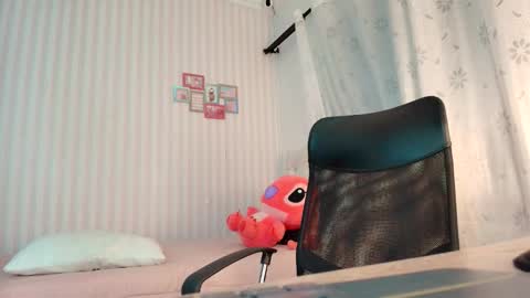 Snapshot of larissalove_doll chatting on September 20, 11:28 pm Larissas online show from September 20, 11:28 pm