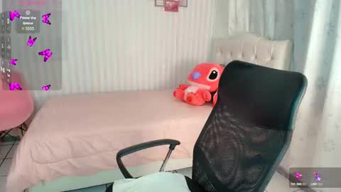 Snapshot of larissalove_doll chatting on September 25, 9:40 pm Larissas online show from September 25, 9:40 pm
