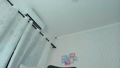 Snapshot of larissalove_doll chatting on October 2, 10:06 pm Larissas online show from October 2, 10:06 pm