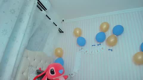 Snapshot of larissalove_doll chatting on October 11, 9:02 pm Larissas online show from October 11, 9:02 pm