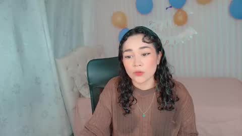 Snapshot of larissalove_doll chatting on October 19, 9:37 pm Larissas online show from October 19, 9:37 pm