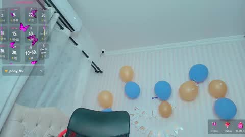 Snapshot of larissalove_doll chatting on October 20, 8:42 pm Larissas online show from October 20, 8:42 pm