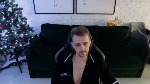 Snapshot of larstar01 chatting on December 5, 1:03 am Lars online show from December 5, 1:03 am