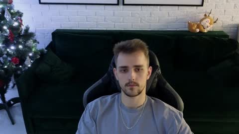 Snapshot of larstar01 chatting on December 12, 2:37 am Lars online show from December 12, 2:37 am