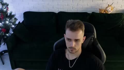 Snapshot of larstar01 chatting on December 15, 5:02 am Lars online show from December 15, 5:02 am