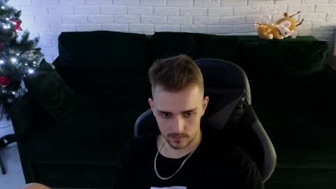 Snapshot of larstar01 chatting on December 19, 2:56 am Lars online show from December 19, 2:56 am