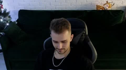 Snapshot of larstar01 chatting on December 20, 1:47 am Lars online show from December 20, 1:47 am