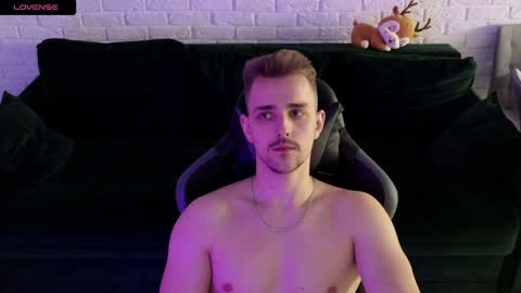 Snapshot of larstar01 chatting on January 8, 7:24 am Lars online show from January 8, 7:24 am