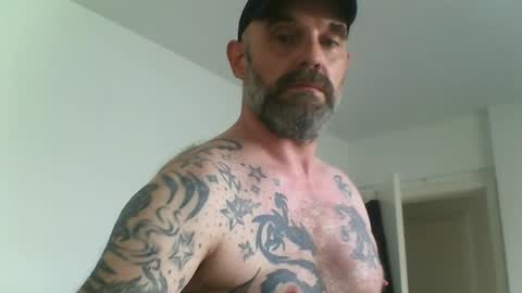 Snapshot of larsvegas1895 chatting on June 1, 9:22 am larsvegas1895 online show from June 1, 9:22 am