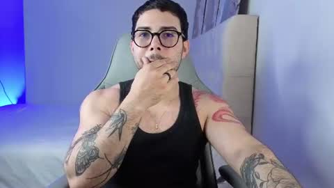 Snapshot of latam_ chatting on August 9, 3:23 am YOUR BABY online show from August 9, 3:23 am