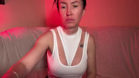 Snapshot of latebloomtati chatting on April 22, 9:16 pm Goddess Tati Bangs Fetish online show from April 22, 9:16 pm