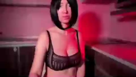 Snapshot of latebloomtati chatting on May 15, 9:33 pm Goddess Tati Bangs Fetish online show from May 15, 9:33 pm