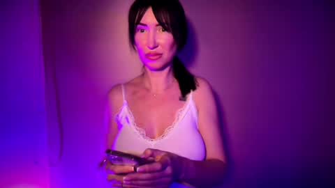 Snapshot of latebloomtati chatting on May 19, 9:21 pm Goddess Tati Bangs Fetish online show from May 19, 9:21 pm