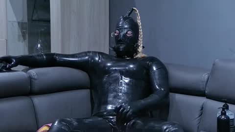 Snapshot of latexboy1986 chatting on February 8, 6:55 pm latex boy 38 online show from February 8, 6:55 pm