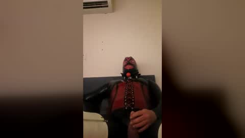 Snapshot of latexboy1986 chatting on July 25, 8:45 am latex boy 38 online show from July 25, 8:45 am