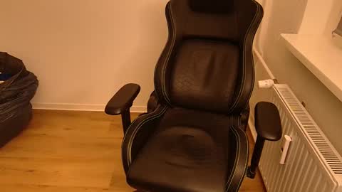 latexboy893 online show from March 7, 6:27 pm