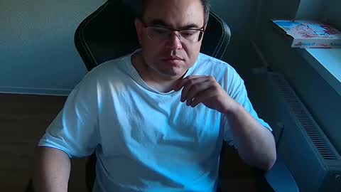 latexboy893 online show from June 1, 12:51 pm
