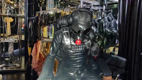 Snapshot of latexlover202 chatting on December 22, 11:09 pm latexlover202 online show from December 22, 11:09 pm