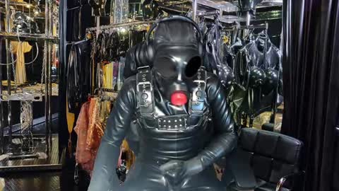 Snapshot of latexlover202 chatting on December 23, 10:23 pm latexlover202 online show from December 23, 10:23 pm