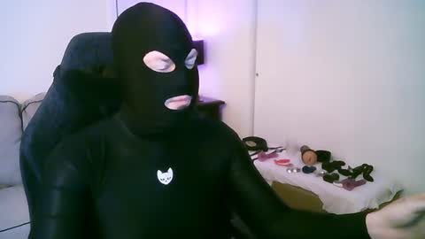 Snapshot of latexminheadroom chatting on June 22, 3:25 am latexminheadroom online show from June 22, 3:25 am