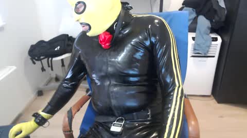 Snapshot of latexslaafboy2 chatting on March 10, 7:10 am latexslaafboy online show from March 10, 7:10 am