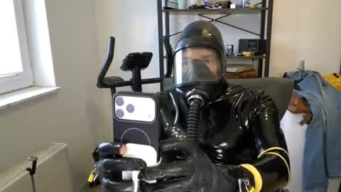 Snapshot of latexslaafboy2 chatting on February 24, 10:57 am latexslaafboy online show from February 24, 10:57 am