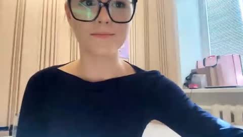 Snapshot of latiapetosa chatting on June 17, 2:18 pm Mia online show from June 17, 2:18 pm