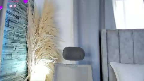 Snapshot of latikamarala_ chatting on May 31, 1:51 pm Lorena online show from May 31, 1:51 pm
