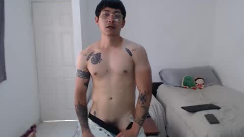Snapshot of latin_bby chatting on April 30, 9:41 pm carlos online show from April 30, 9:41 pm
