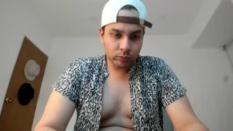 Snapshot of latin_boy_surprise chatting on July 12, 1:07 am Yisus online show from July 12, 1:07 am