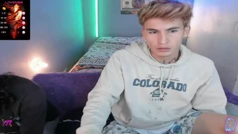 Snapshot of latin_boysxxx_ chatting on April 19, 2:33 am latin_boysxxx_ online show from April 19, 2:33 am