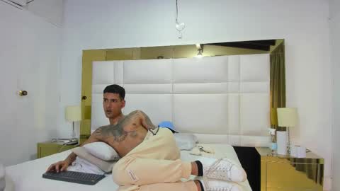 Snapshot of latin_couple20y chatting on September 28, 8:09 am Johana y Santiago online show from September 28, 8:09 am