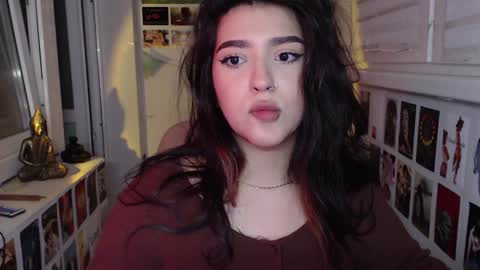 Snapshot of latina_mia chatting on December 13, 5:00 pm miiiiiiaaaa online show from December 13, 5:00 pm