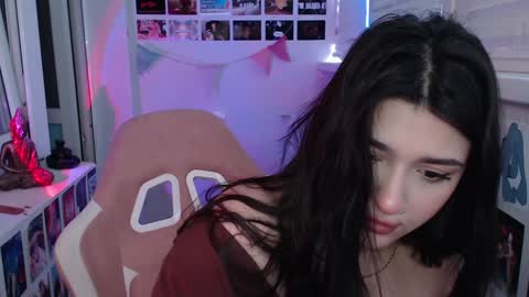 Snapshot of latina_mia chatting on December 14, 9:29 am miiiiiiaaaa online show from December 14, 9:29 am