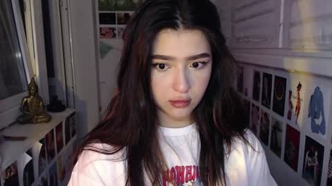 Snapshot of latina_mia chatting on December 26, 1:18 am miiiiiiaaaa online show from December 26, 1:18 am