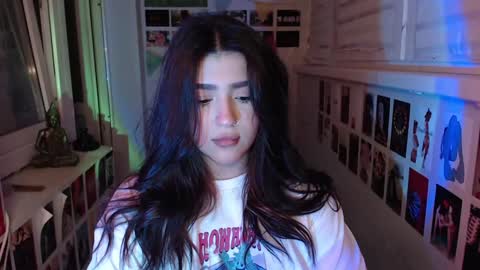 Snapshot of latina_mia chatting on December 27, 12:39 am miiiiiiaaaa online show from December 27, 12:39 am